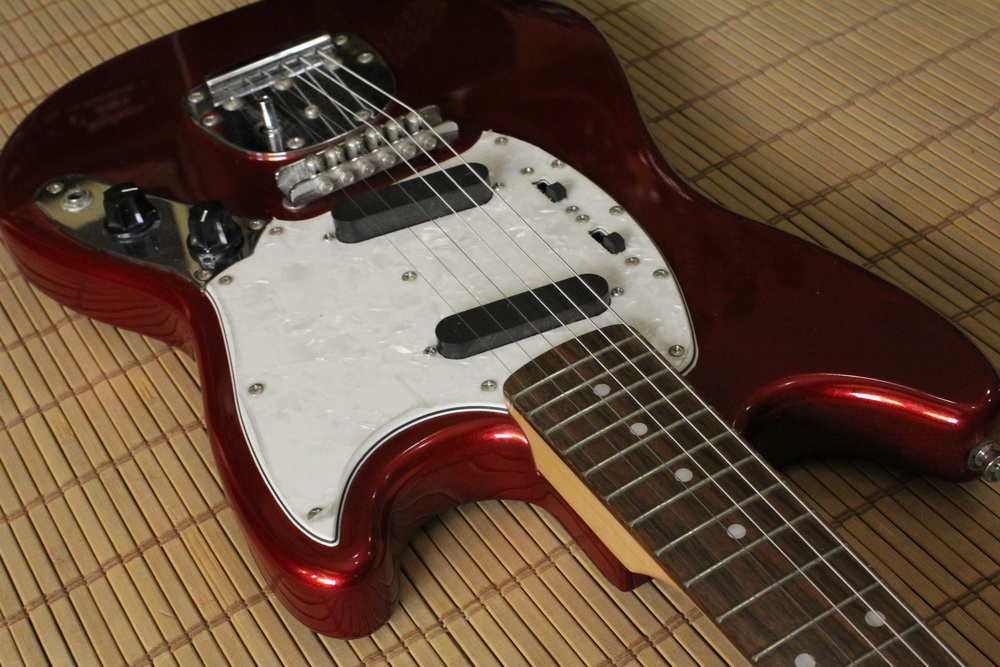 photogenic mustang guitar